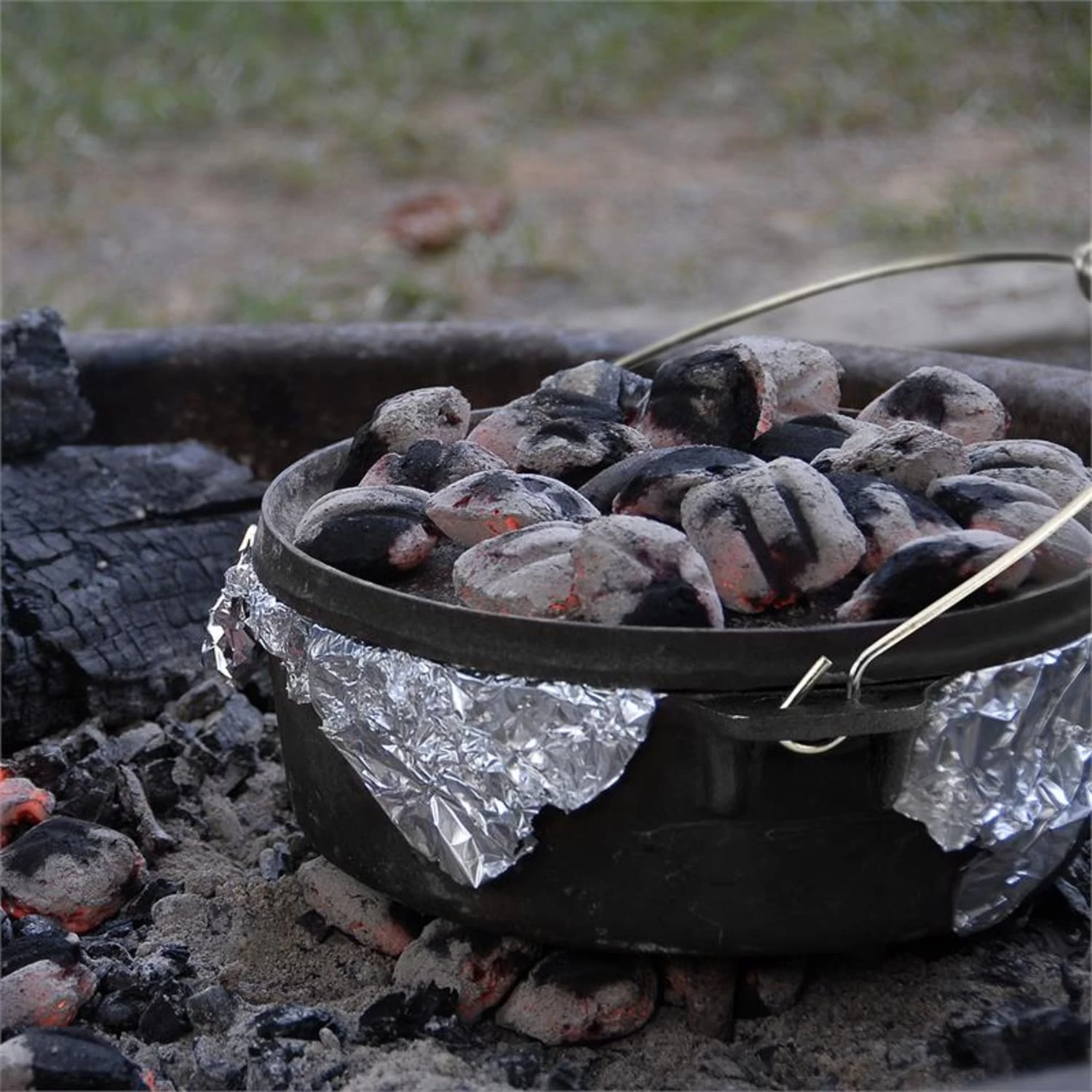 Hotrod 145 Dutch Oven BBQ-Topf 12 Qt / 11,4 Liter Gusseisen Schwarz 4 Hotrod 145 Dutch Oven BBQ-Topf 12 Qt / 11,4 Liter Gusseisen Schwarz – Bild 2