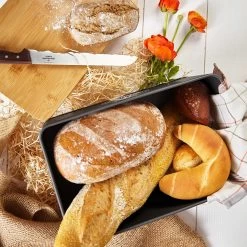 Stigby 2-in-1 Brotkasten Mit Schneidebrett Metallblech Bambus -Küchengeräte Geschäft 10038084 yy 0005 logo